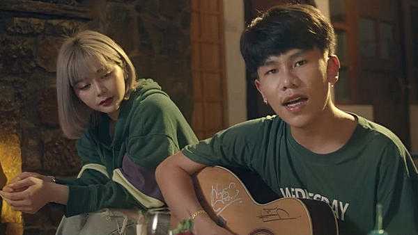 คอร์ดเพลง ดันไปรักเธอง่ายไป - MAN'R คอร์ดเพลง ดันไปรักเธอง่ายไป - MAN'R