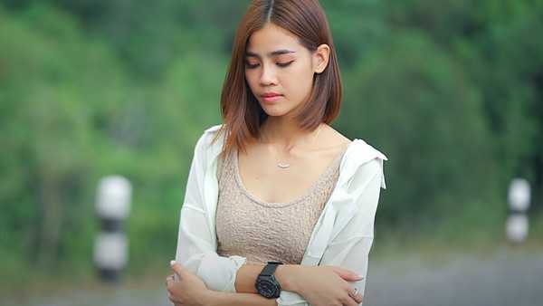 คอร์ดเพลง กอดผ่านลม แบม ไพลิน