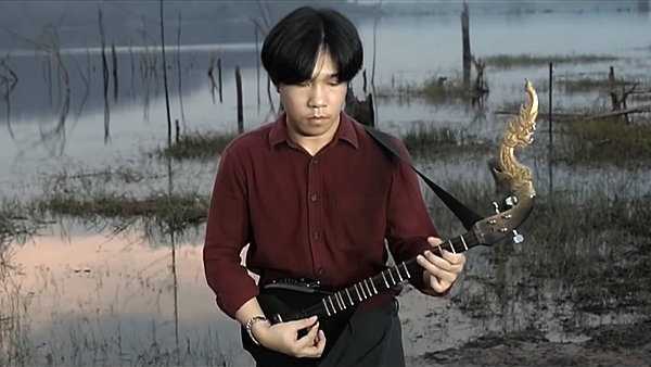 คอร์ดเพลง อ้ายจะอยู่อย่างไร ผู้ใหญ่บ้าน ฟินแลนด์