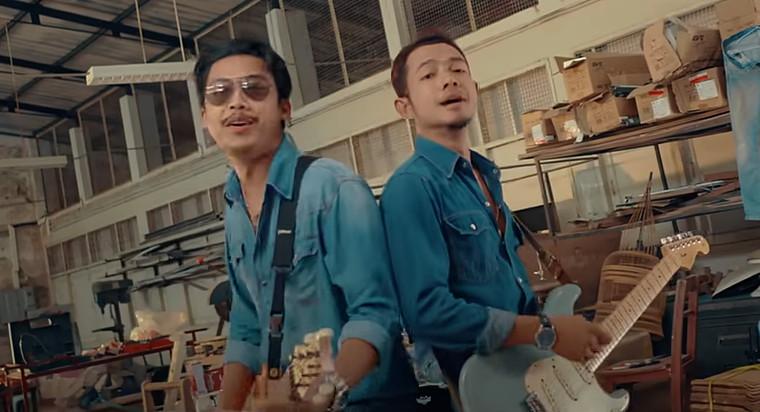 คอร์ดเพลง ขายผ้าหน้าราม คณะเอวีรูม (พ็อก บิ๊กอายส์ x ซี ดาหลา)
